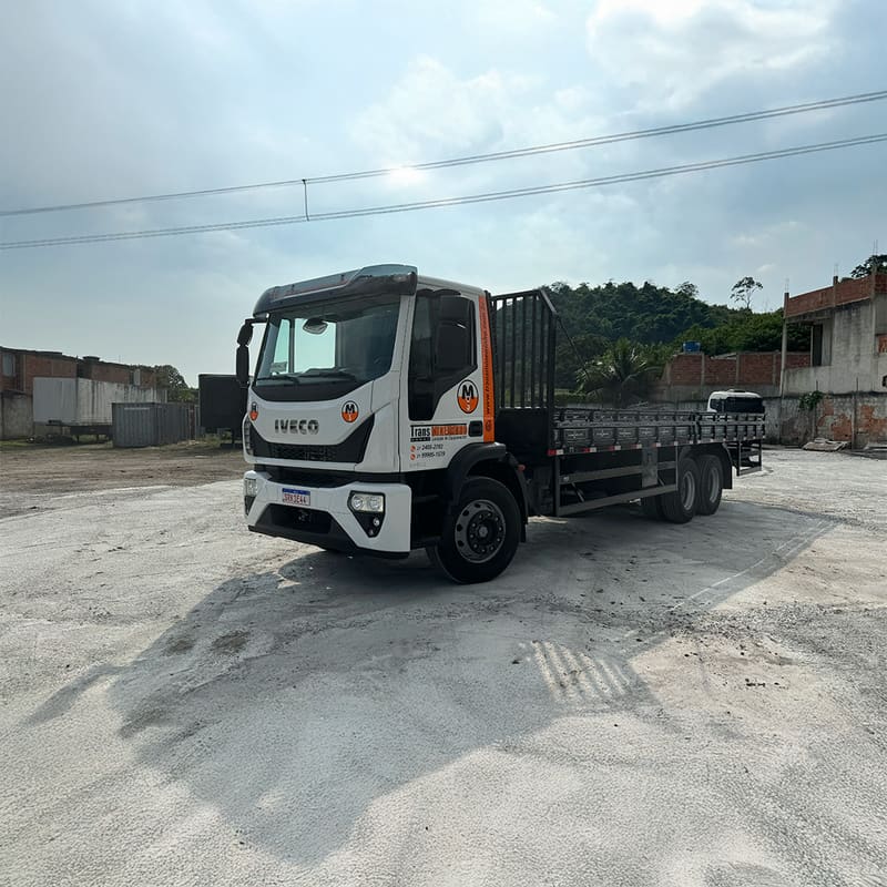 Caminhão de transporte geral da Trans Mineirinho para máquinas e equipamentos